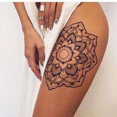  Tatouage mandala sur la cuisse